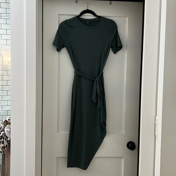 Dress - Picture 1 of 2